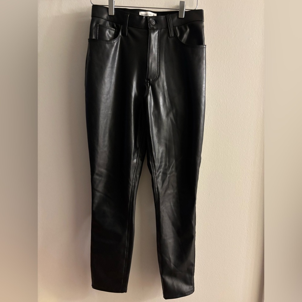 Abercrombie & Fitch Black The Skinny High Rise Faux Leather Pants Size 6 Long - Picture 2 of 5